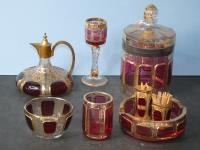 704 · 8 ITEMS VENETIAN GLASS TABLE P
