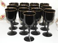 715 · 13 BLACK GLASS STEMMED WINE GL