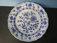 724 · ENGLISH BLUE & WHITE CENTRE BO