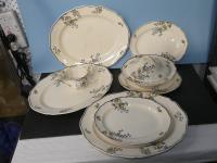 725 · 8 PIECES ROYAL DOULTON CARNIVA