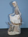 793 · LLADRO FIGURE OF A GIRL WITH R