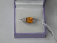 847 · 14CT WHITE GOLD RING SET WITH