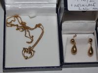 855 · 9CT GOLD DOLPHIN PENDANT ON CH