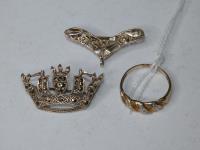 859 · SILVER MARCASITE CROWN BROOCH,