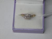 878 · 18CT GOLD DIAMOND SET RING