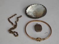 882 · VICTORIAN BANGLE, SHELL PENDAN