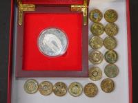 888 · 16 x $2 COINS & CROCODILE MEDA