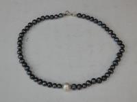 902 · BEAD NECKLACE