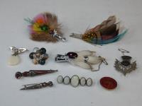 906 · GROUP OF SCOTTISH THEMED JEWEL