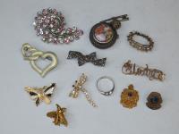 914 · GROUP OF ASSORTED JEWELLERY