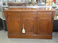 970 · CEDAR 3 DOOR PANELLED SIDEBOAR