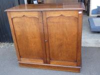 1069 · A CEDAR SHIELD PANEL STATIONER