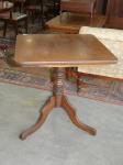 1117 · MAHOGANY PEDESTAL SNAP TOP WIN