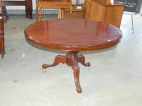 1125 · VICTORIAN MAHOGANY OVAL TOP PE