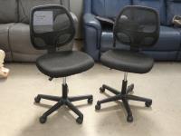1194 · PAIR OF BLACK SWIVEL OFFICE CH