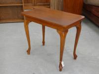 1198 · OAK CABRIOLE LEG SIDE TABLE H-