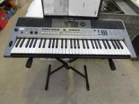 1204 · YAMAHA E443 ELECTRIC KEYBOARD