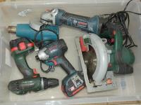 1681 · TUB WITH BATTERY & POWER TOOLS