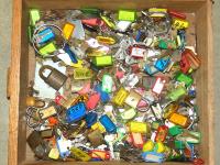 1683 · BOX WITH UNMATCHED LOCKS & KEY