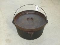 LARGE CAST IRON CAMP OVEN WITH