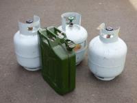 1796 · 3 X 8.5 KG GAS BOTTLES & GREEN