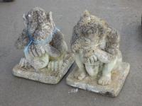1826 · 2 CONCRETE GARGOYLES H-54 CM
