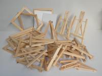 172 · BOX OF SMALL DISPLAY EASELS &