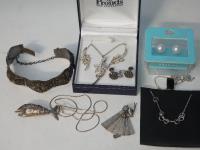 Various Jewellery Including Ar