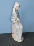 Lladro Figurine 'Girl With Vei