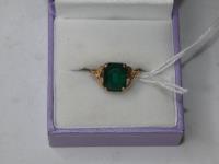 10ct Gold Ring With Green Ston