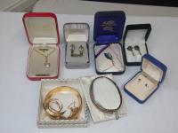 TRAY OF ASSORTED JEWELLERY INC
