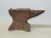 1401 · VINTAGE CAST IRON ANVIL WITH D