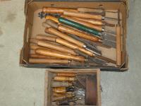 1449 · BOX WITH WOOD TURNING CHISELS