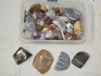 1452 · TRAY OF POLISHED STONES