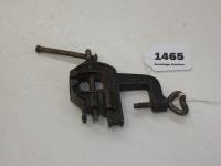 1465 · CAST IRON JEWELLERS VICE