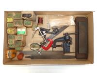 1527 · TRAY WITH SHARPENING STONE, VI