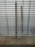 1684 · 2 HAY FORKS