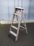 1751 · TIMBER STEP LADDER