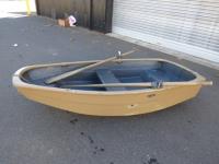 1833 · FIBREGLASS PUNT & OARS L-230 C