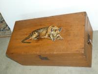 1036 · PINE DOVETAILED TRUNK WITH HAN