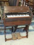 1090 · MASON & HAMLIN TRAVELLING PEDA