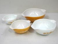 Graduated Set Of 4 Pyrex Glass
