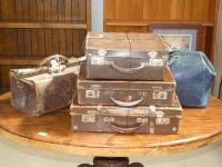 377 · 3 SMALL LEATHER CASES & 2 GLAD