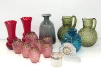 423 · BOX OF VARIOUS GLASSWARE & CRY