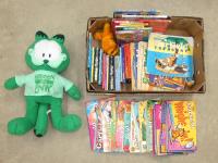 BOX OF GARFIELD BOOKS & A GARF