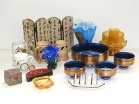 457 · BOX OF GLASSWARE & CERAMICS